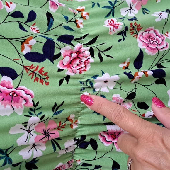 Davina Vibrant Green Floral V- Neck Short Sleeve Dress. Size Large NWOT - Picture 4 of 8